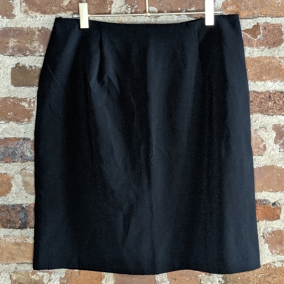 Ilyza New York Dresses & Skirts - Vintage Ilyza New York Size 12 Black‎ Pencil Skirt